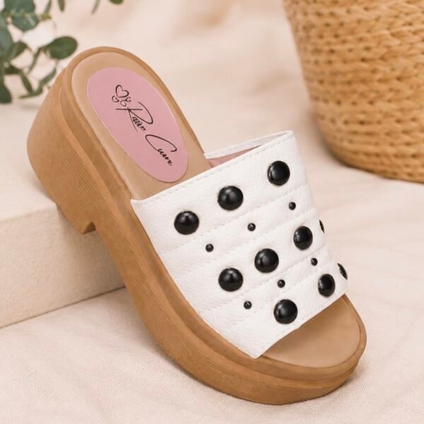 Chanclas tachas